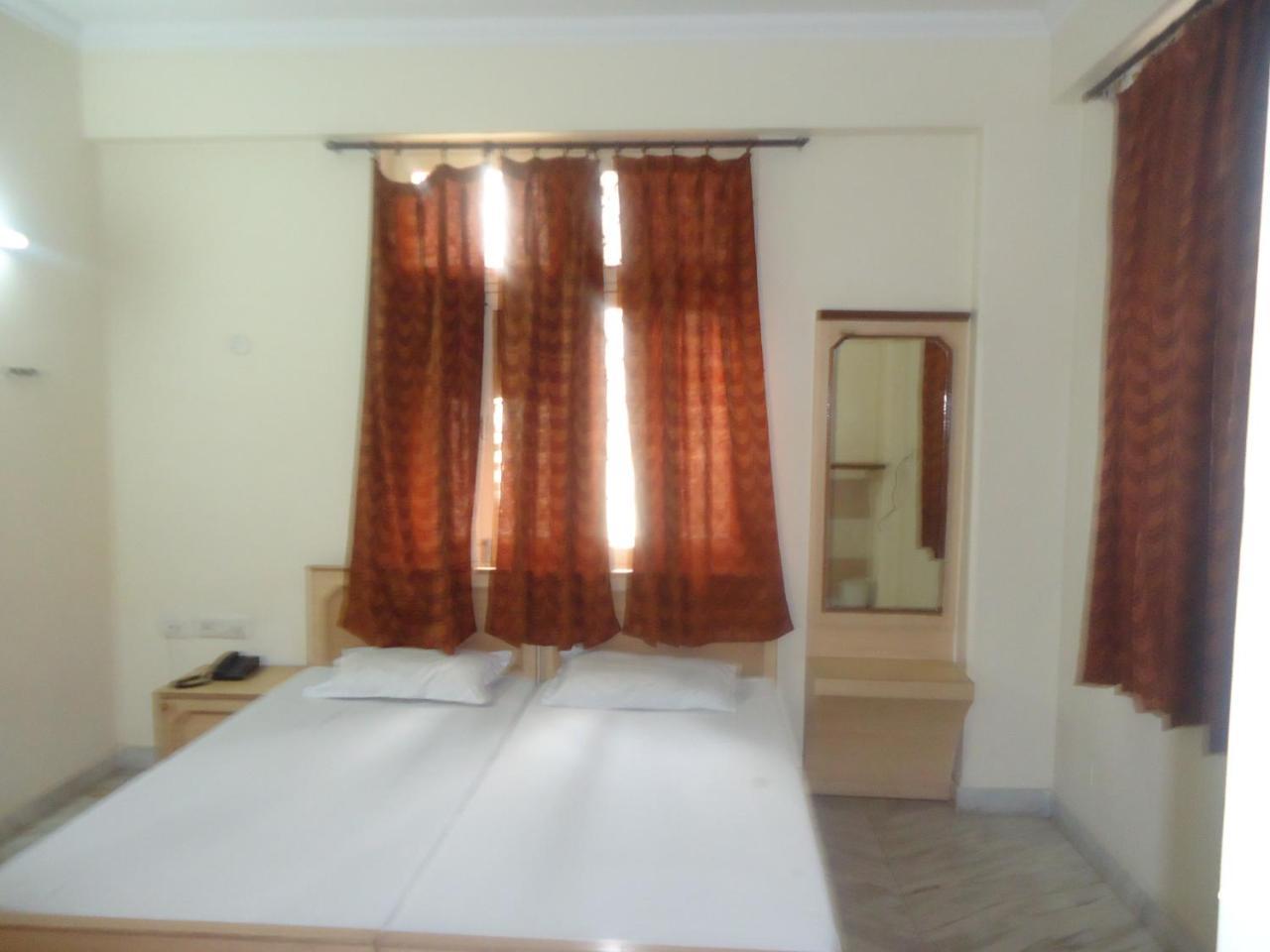 Hotel Sheela, 100M From Taj Mahal Agra  Værelse billede